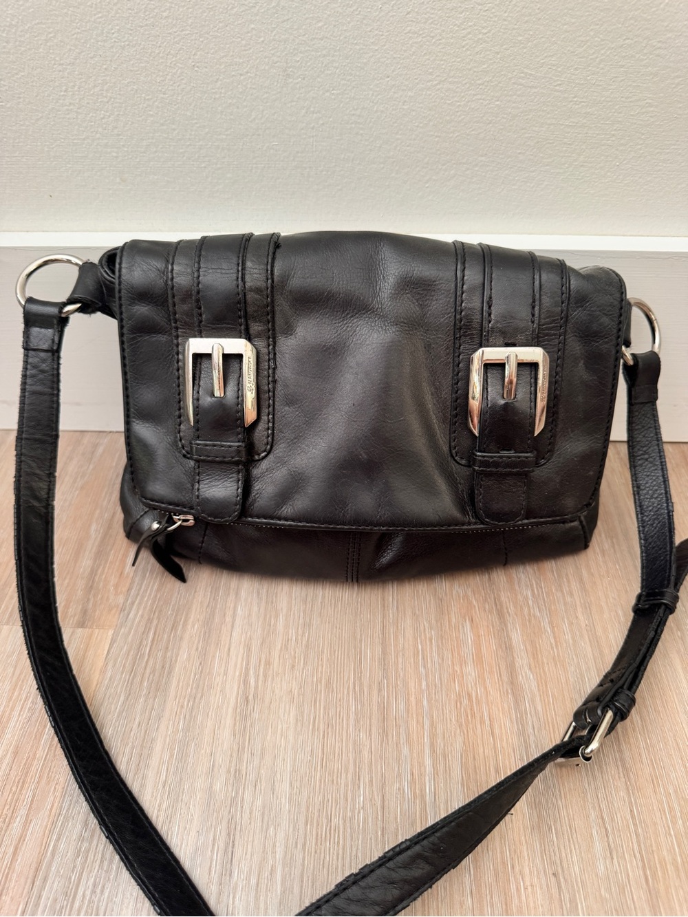 B. Makowsky Black Leather Shoulder Bag Buckle Flap Crossbody Purse